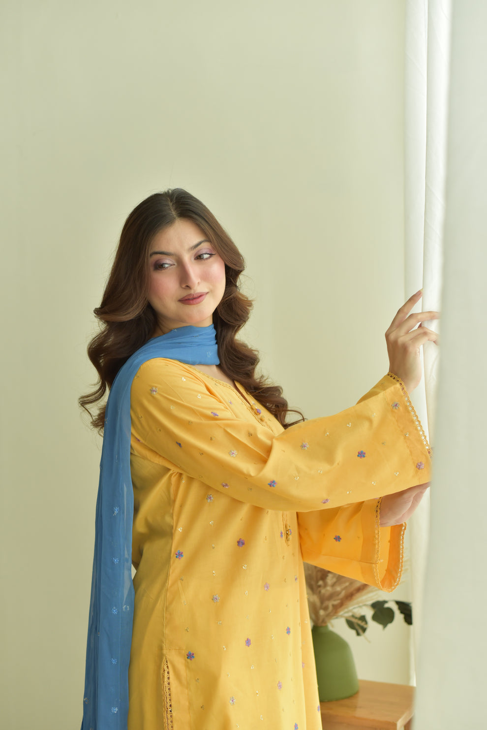 Nisha 3pc Embroidered Dress(Farshi Shalwar)